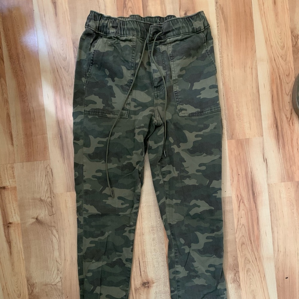 American Eagle drawstring skinny ankle camo pants